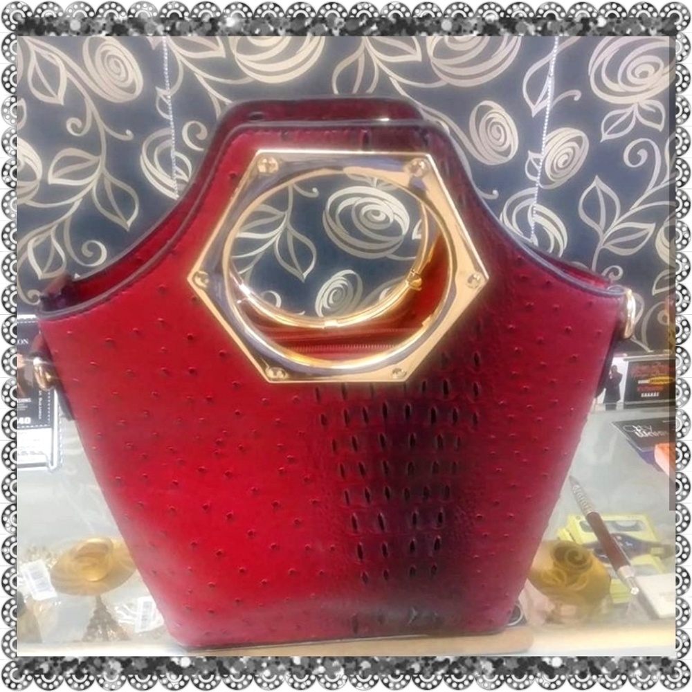 Medium size burgundy handbag